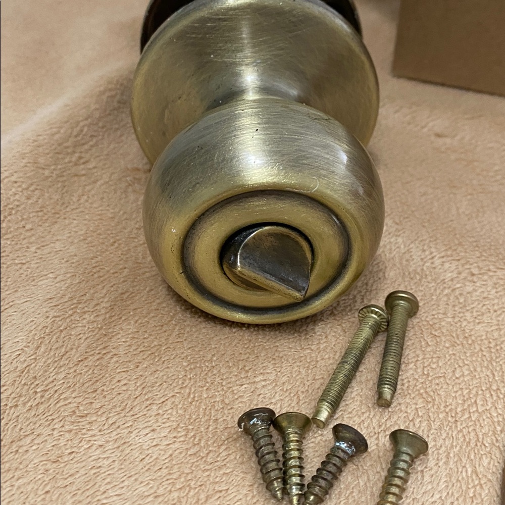 Locking Doorknob Set - Picture 2 of 6